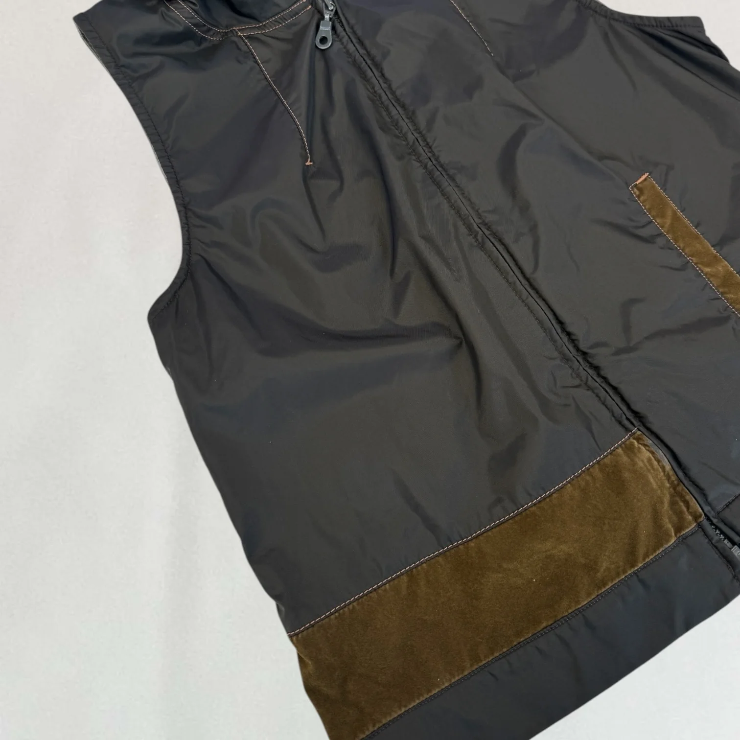Cop Copine hooded vest - Image 4
